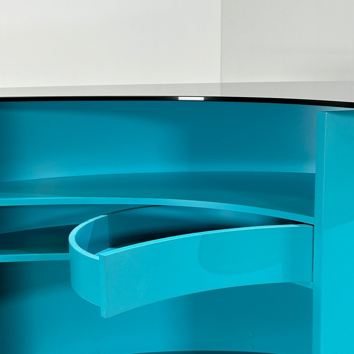 Roche Bobois Ublo Bar by Sacha Lakic @ REHAUS