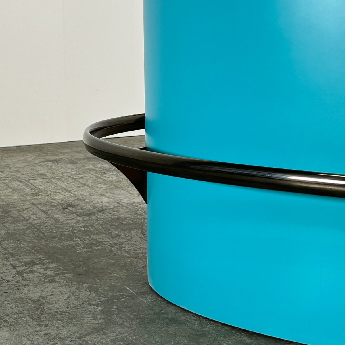 Roche Bobois Ublo Bar by Sacha Lakic @ REHAUS