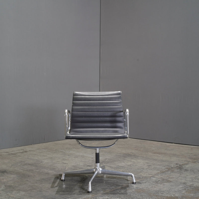 Vitra Black Leather Alu EA 117 Aluminium Office Chair by Charles & Ray Eames @ REHAUS