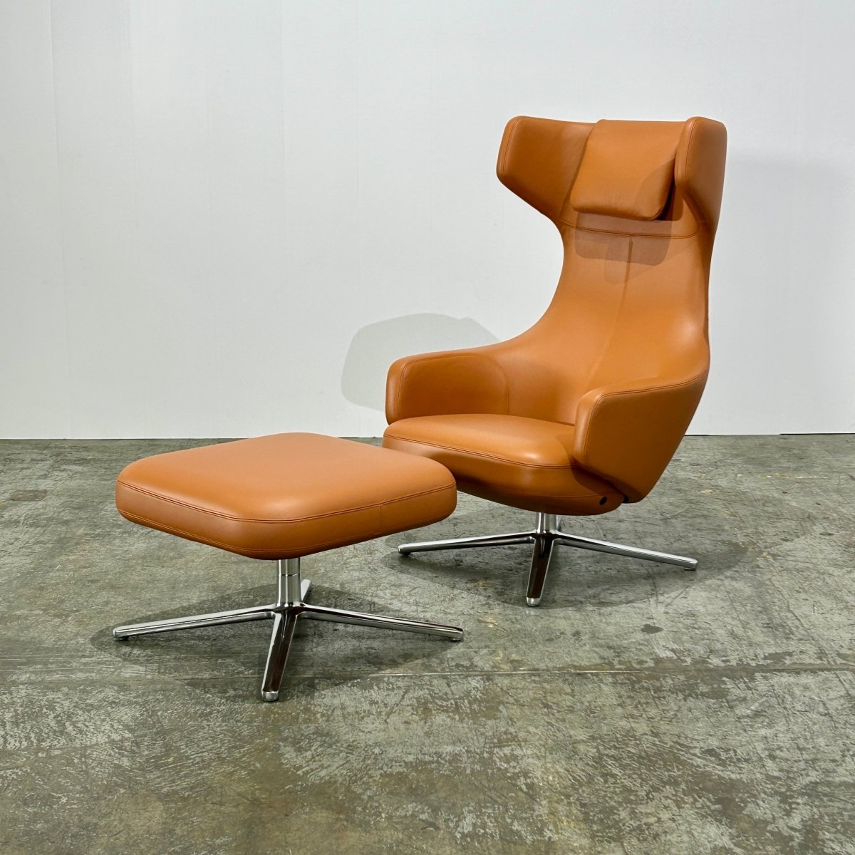 Vitra Grand Repos Armchair and Ottoman by Antonio Citterio – REHAUS