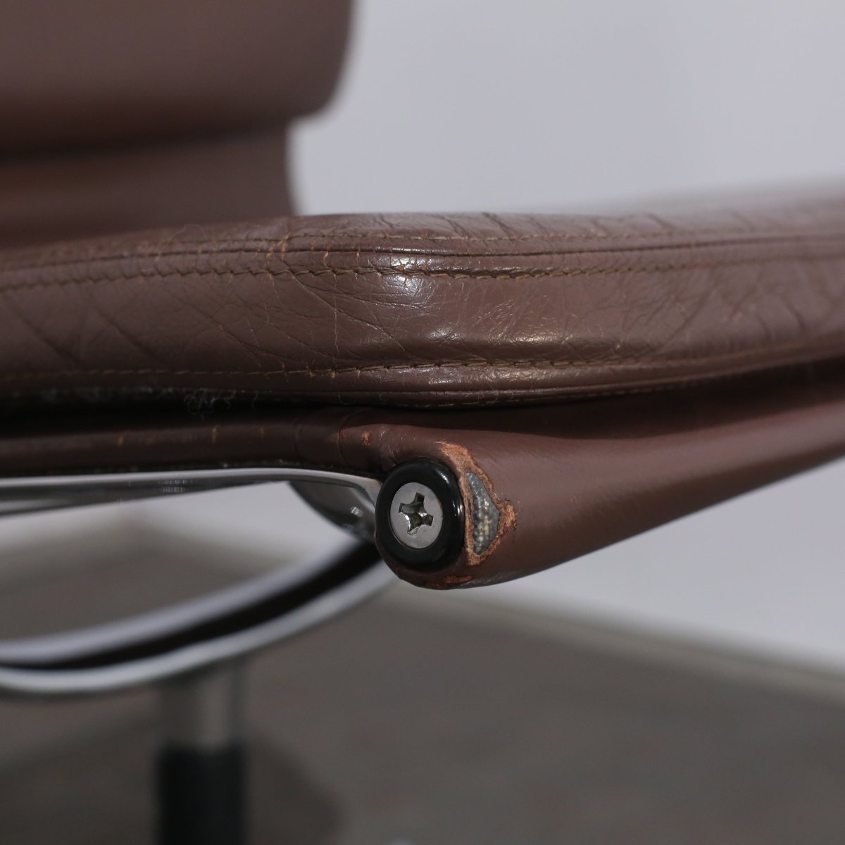 Vitra Soft Pad EA208 Chair by Charles & Ray Eames @ REHAUS